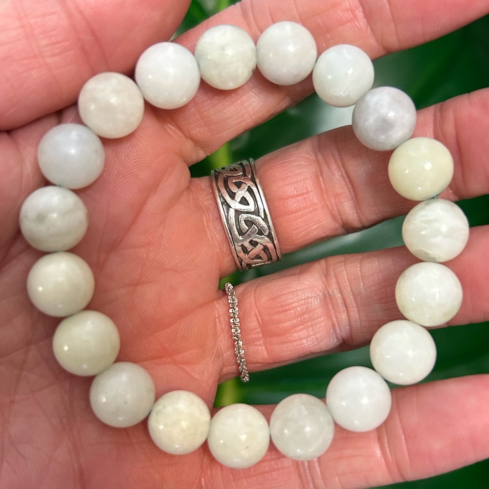 pale green jade chunky 10mm bracelet - Picture 2 of 3